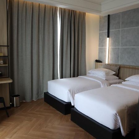Gaia Hotel Ternate Exterior photo
