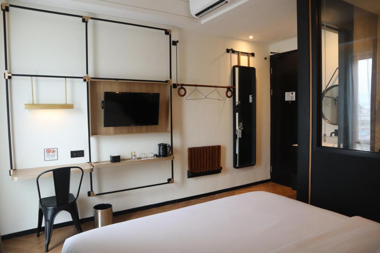 Gaia Hotel Ternate Exterior photo